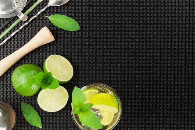 Mojito cocktail e ingredientes