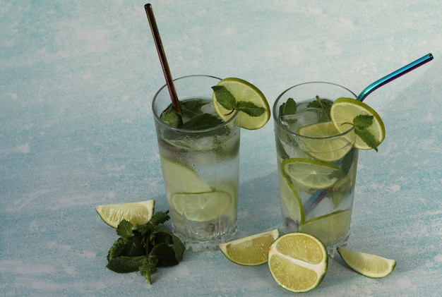 Mojito-Cocktail mit Limette. Platz kopieren