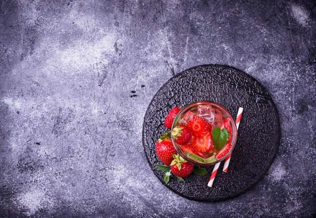 Mojito de morango de bebida fresca de verão