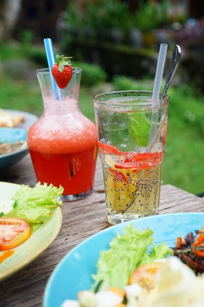 Foto mojito de fresa con jugo de fresa