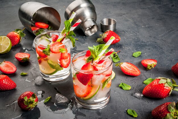 Mojito refrescante de verano con fresa