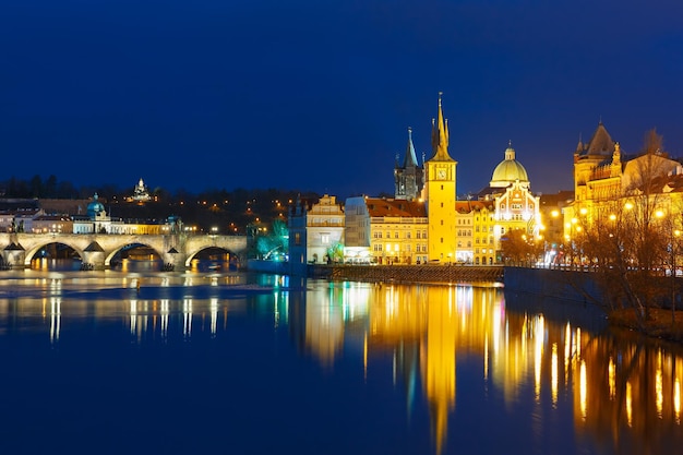 Moldau und Altstadt bei Nacht in Prag