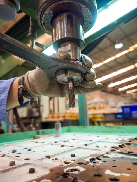 Foto molde de usinagem de operadores e peças de matrizes para automóveis