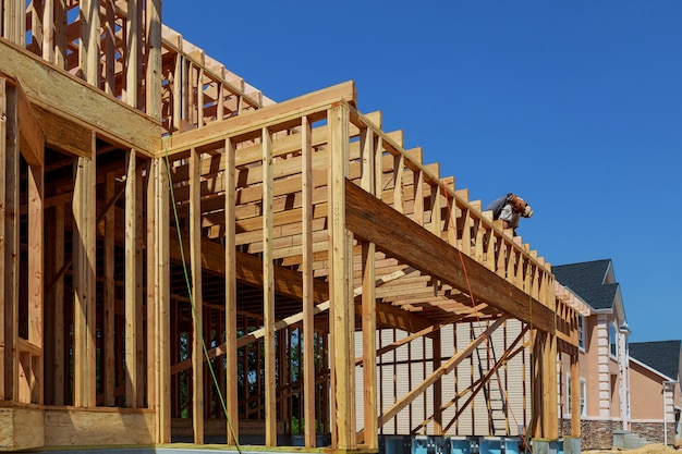 Foto moldura de madeira em construção habitacional multifamiliar