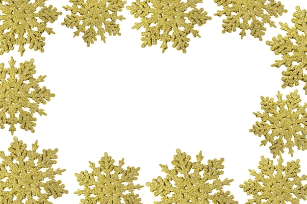 Moldura de natal com flocos de neve de ouro. borda de confete de lantejoulas. pó de brilho fundo cintilante.