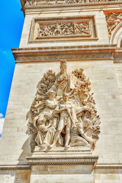 Molduras e decorações no Arco do Triunfo em Paris França