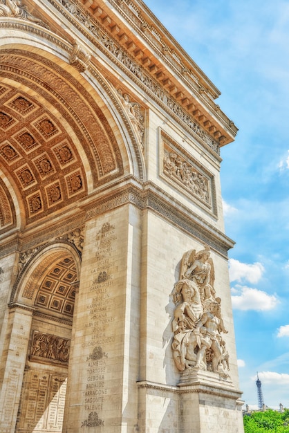 Molduras e decorações no Arco do Triunfo em Paris França