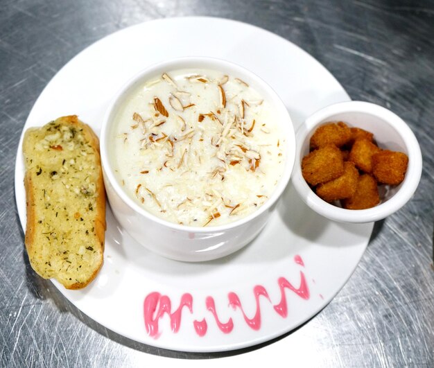 Molho de pão frito e sobremesa de prato doce vermicile