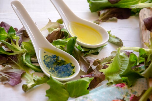 Foto molho para salada de azeite