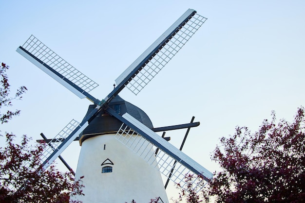 Foto molino de viento blanco en dinamarca