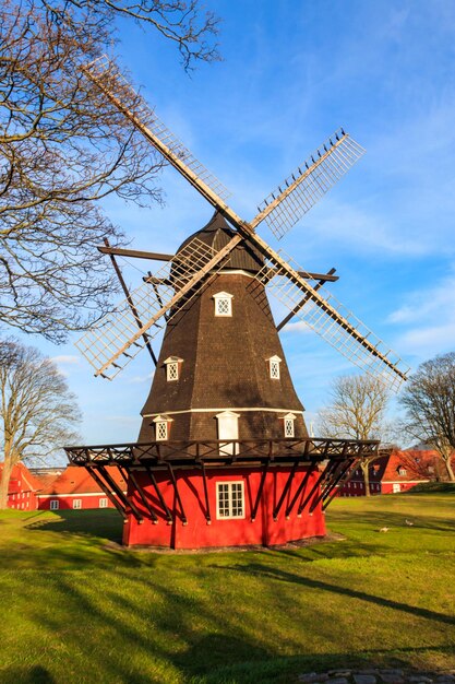 Foto molino de viento de la ciudadela de kastellet en copenhague, dinamarca