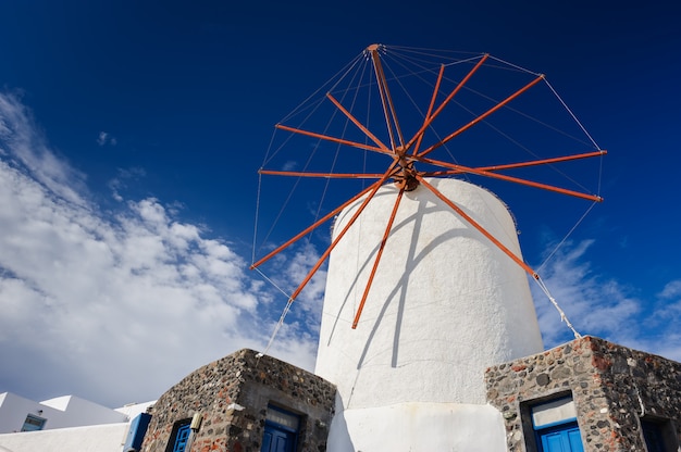 Molino de viento de Oia Santorini, Grecia, copyspace