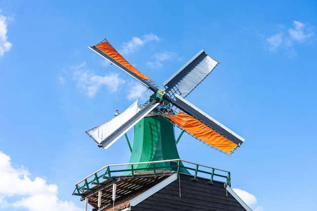 Molino de viento en Zaanse Schans en Países Bajos