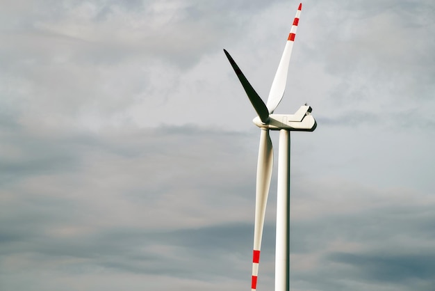 Los molinos de viento en el campo simbolizan un futuro energético sostenible y renovable Energía verde