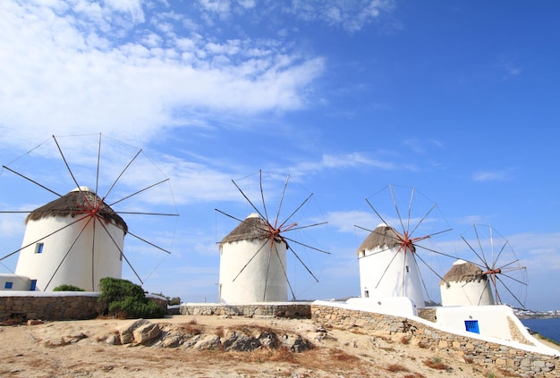 Molinos de viento de la isla de Mykonos en Grecia