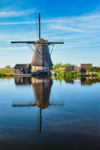 Molinos de viento en Kinderdijk en Holanda. Países Bajos