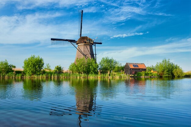 Molinos de viento en Kinderdijk en Holanda. Países Bajos