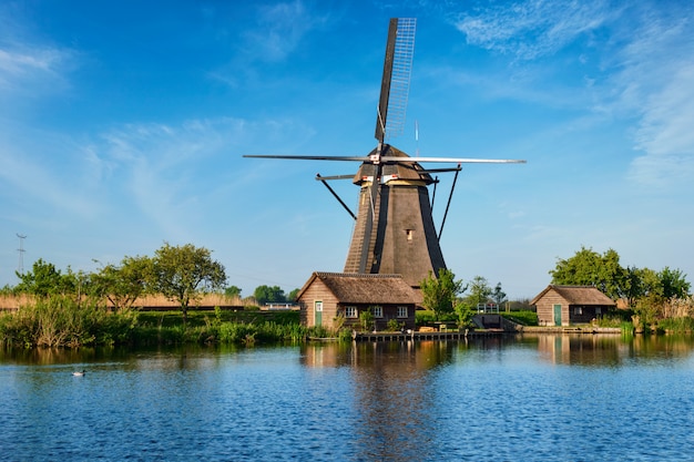 Molinos de viento en Kinderdijk en Holanda. Países Bajos