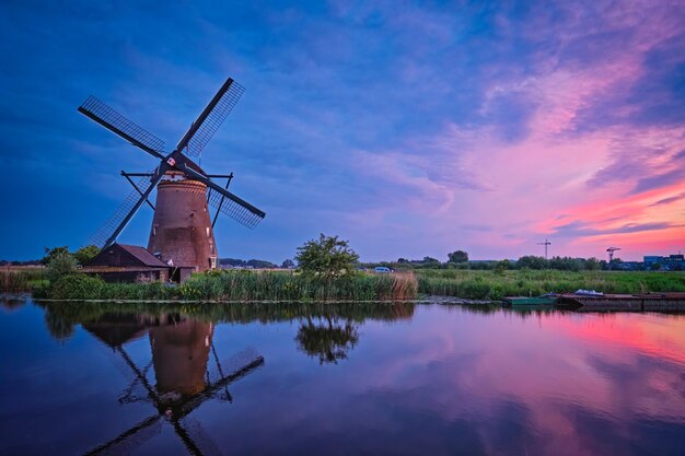 Molinos de viento en Kinderdijk en Holanda Países Bajos