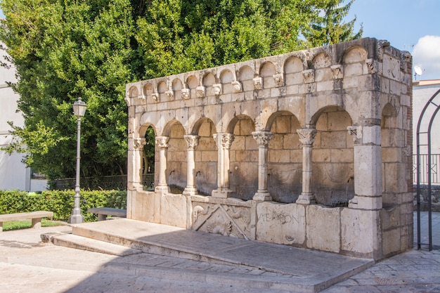 Molise La "Fontana Fraterna" es el símbolo de la ciudad de Isernia.