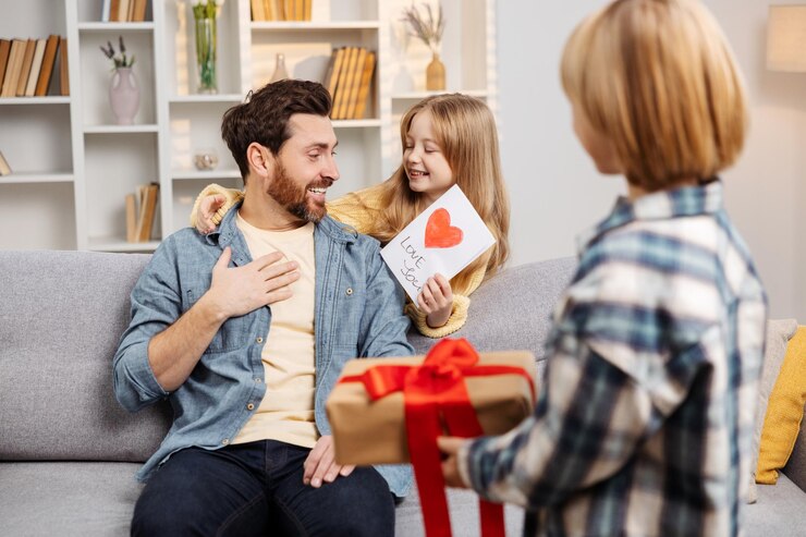 Foto un momento alegre del día del padre capturado en casa con niños emocionados entregando regalos a un padre asombrado