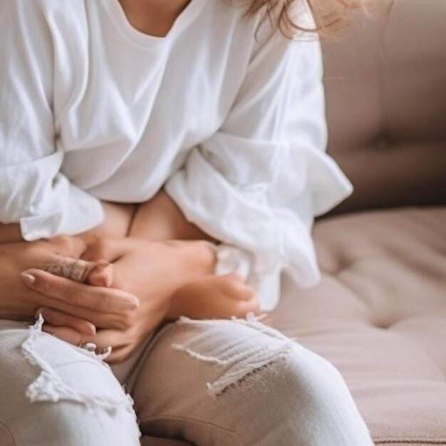 momento feliz madre e hija en la sala de estar en casa