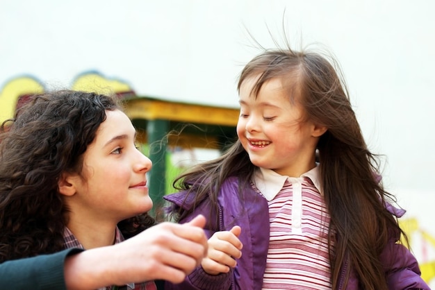 Momentos felizes em família no parque