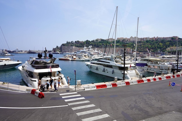 MONACOVILLE MONACO 18 DE JUNIO DE 2022 Puerto Hércules en el distrito de la Condamine Mónaco