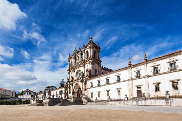 El Monasterio de Alcobaca es un monasterio católico romano medieval en Alcobaca, Portugal