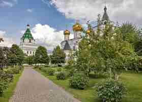 Foto monasterio de ipatiev en la ciudad de kostroma