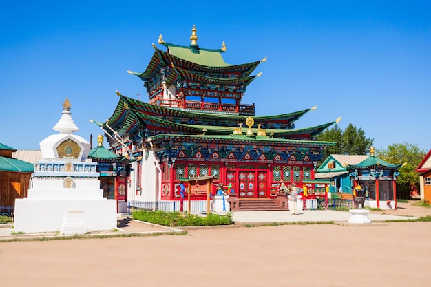 El monasterio de Ivolginsky datsan es el templo budista ubicado cerca de la ciudad de Ulan-Ude en Buriatia, Rusia