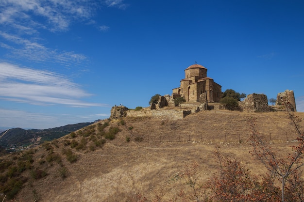 Foto monasterio jvari cerca de la ciudad de mtskheta en georgia