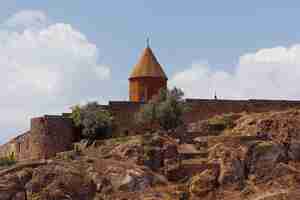 Foto el monasterio de khor virap, un antiguo monasterio armenio al pie del monte ararat