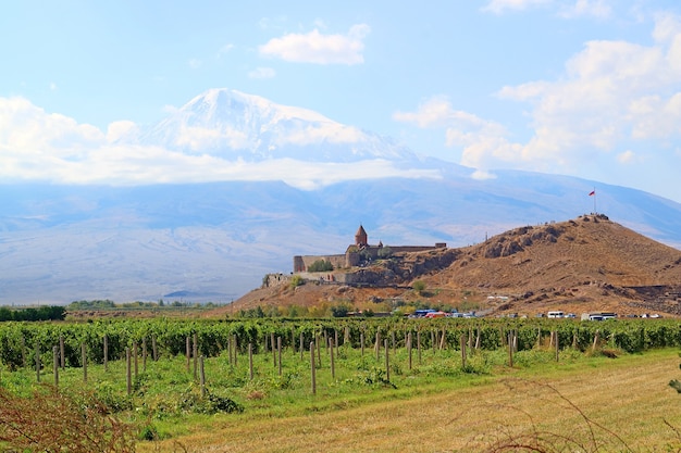 Monasterio de Khor Virap contra el monte Ararat