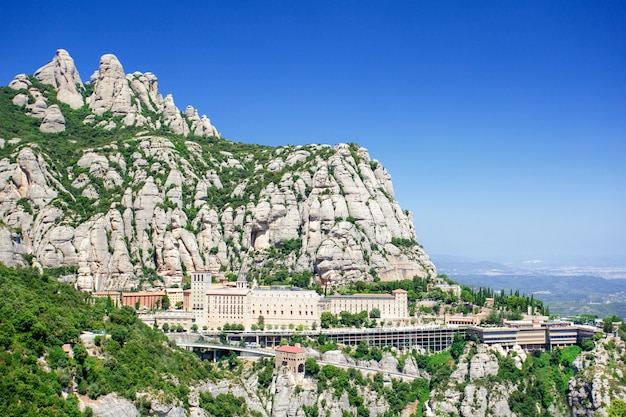 El monasterio de Montserrat en España.