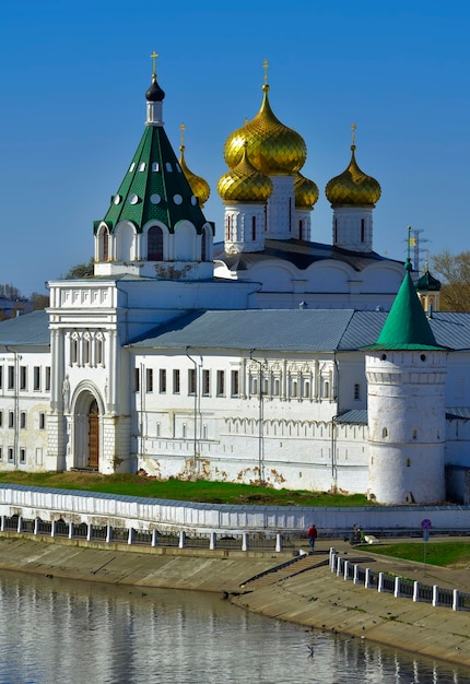 Monasterio ortodoxo Ipatievsky en Kostroma