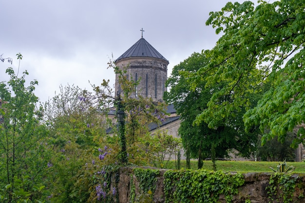 Monasterio ortodoxo de Martvili construido en el siglo VII. Georgia, samegrolo. Viaje