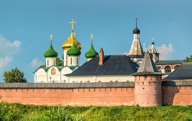 El monasterio del Salvador de San Eutimio en Suzdal, un sitio del patrimonio mundial de la UNESCO en Rusia