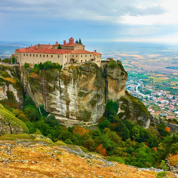 Monasterio de San Esteban en la cima de la roca en Meteora, Grecia