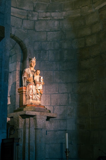 El monasterio de San Salvador de Leyre es uno de los complejos monásticos más importantes de España