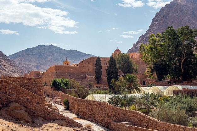 Monasterio de Santa Catalina ubicado en el desierto de la Península del Sinaí en Egipto al pie del Monte Moisés