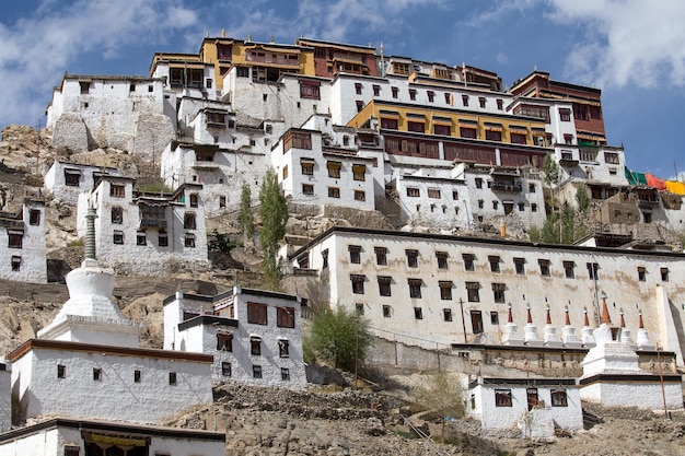 Monasterio de Tiksey es un monasterio budista en Ladakh India