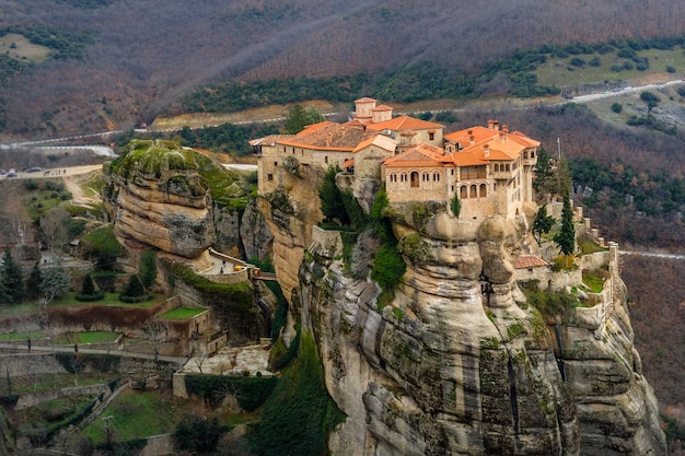 Monasterio de Varlaam situado en la roca enorme Kalabaka Meteoros T