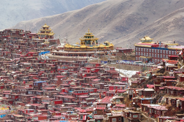 Monasterio de vista superior en Larung gar (Academia Budista), Sichuan, China