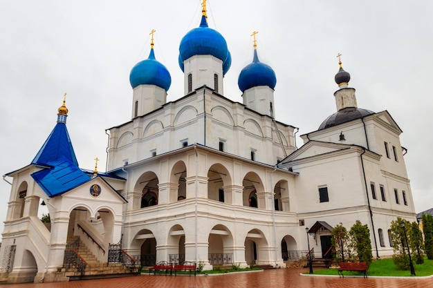 Monasterio de Vysotsky en el oblast de Moscú Serpukhov Rusia