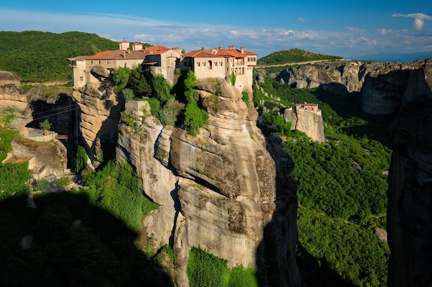 Monastérios de Meteora famoso local de peregrinação na Grécia