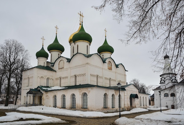 Monasterios y templos de la ciudad rusa de Suzdal