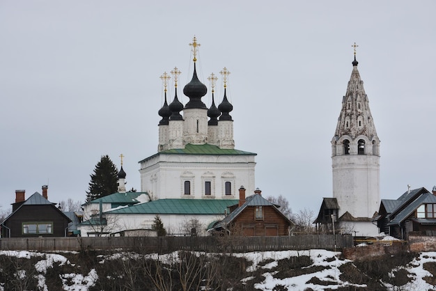 Monasterios y templos de la ciudad rusa de Suzdal