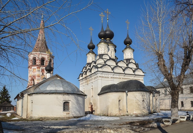 Monasterios y templos de la ciudad rusa de Suzdal