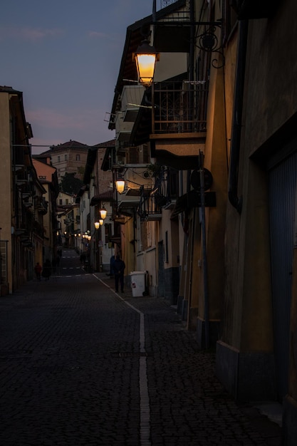 Moncalieri Italia y su hermosa arquitectura Crepúsculo de esta magnífica ciudad europea